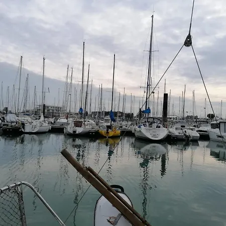 Nuits Insolites, Bateau A Quai Voilier Isseo, Sur L'eau La Rochelle (Charente-Maritime)
