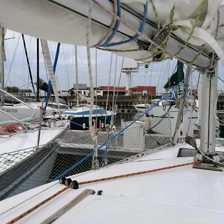 Tekne Nuits Insolites, Bateau A Quai Voilier Isseo, Sur L'eau La Rochelle (Charente-Maritime)